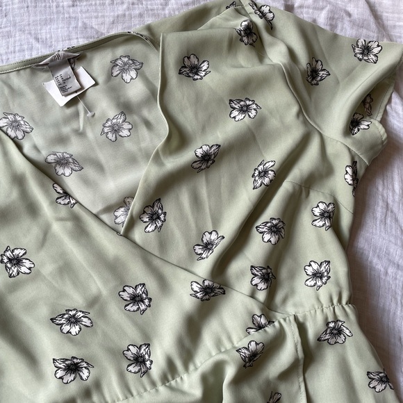 Flowy Spring Dress - Picture 1 of 10